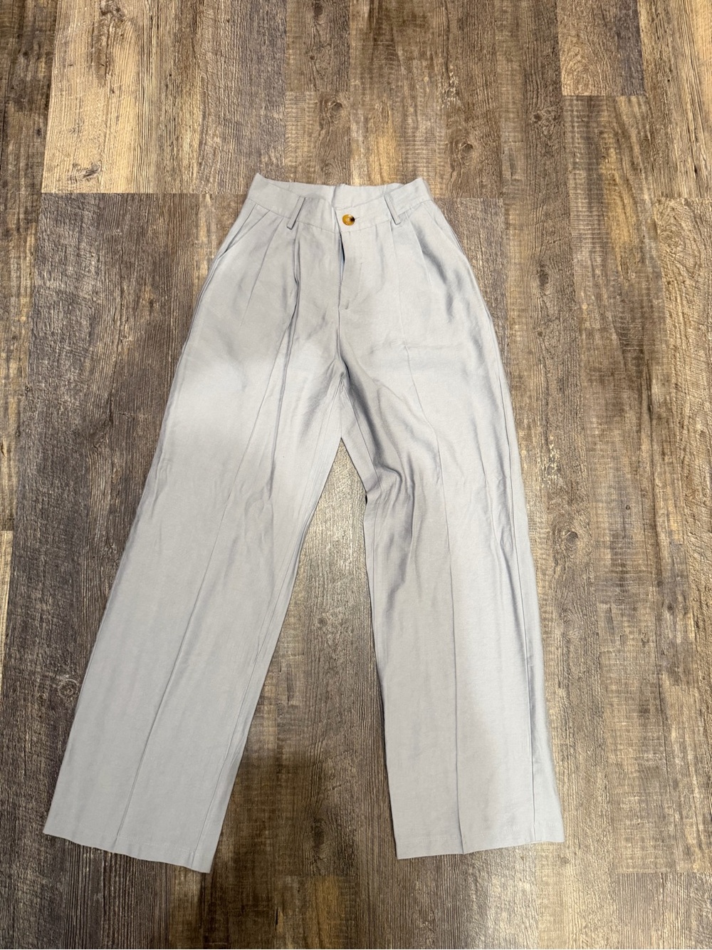Women's High-Rise Pleated Trousers in Light Gray